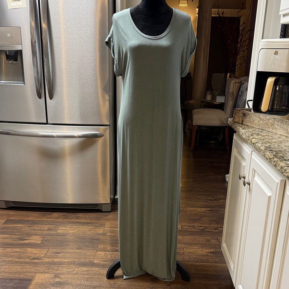 Final Touch Dresses & Skirts - Final Touch Sage Green Maxi Dress Med